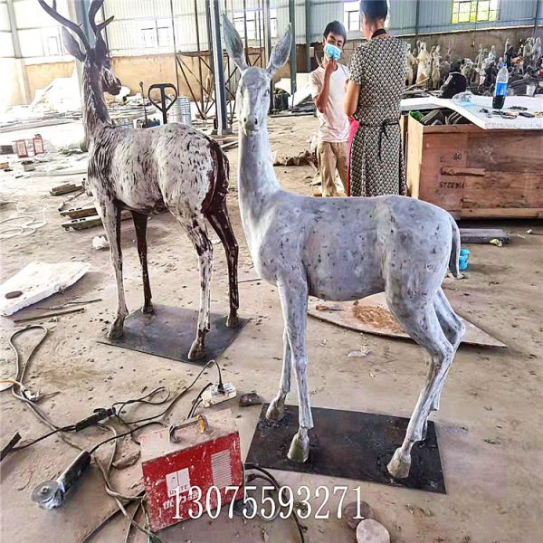 现货玻璃钢鹿雕塑